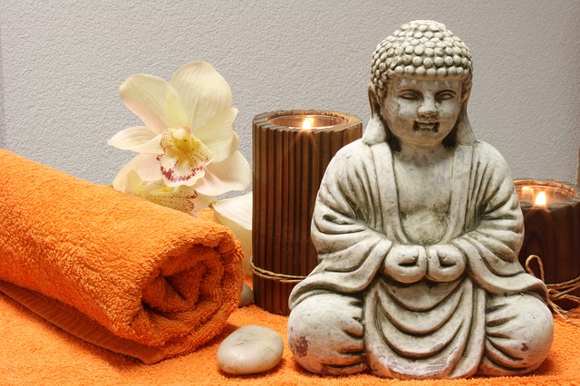 buddha, ručník, svíčky