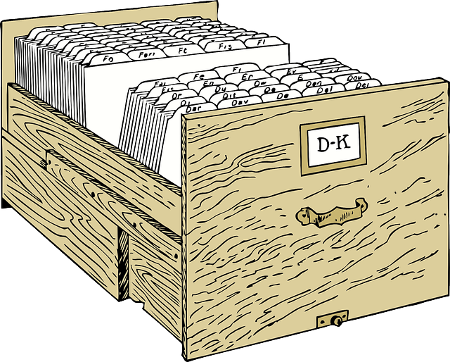 dřevěný šuplík kartotéky
